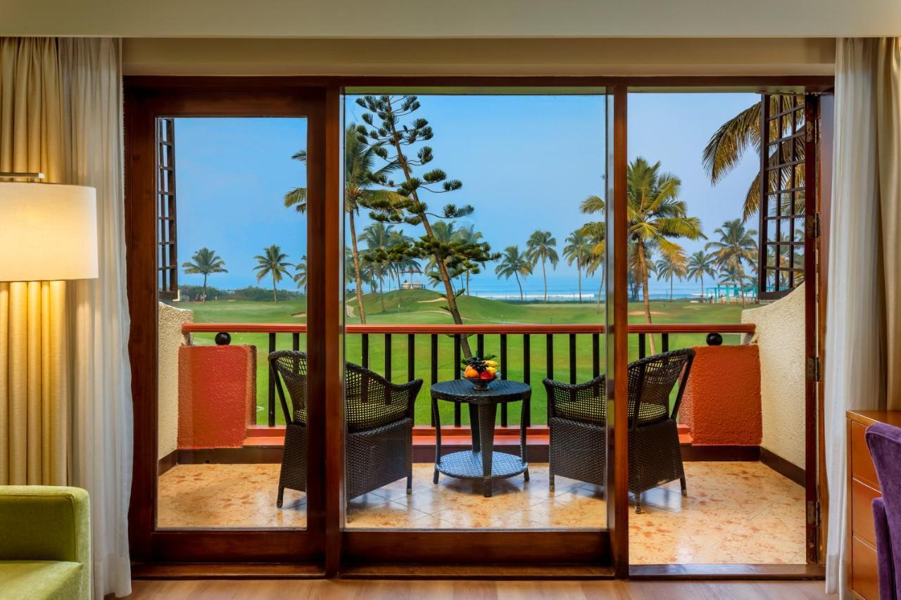 Caravela Beach Resort Varca Eksteriør bilde A view of the golf course from a room at the Taj Bengal
